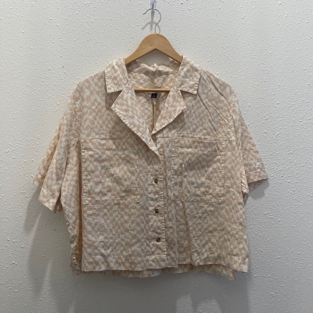 NWT Universal Threads cropped button up